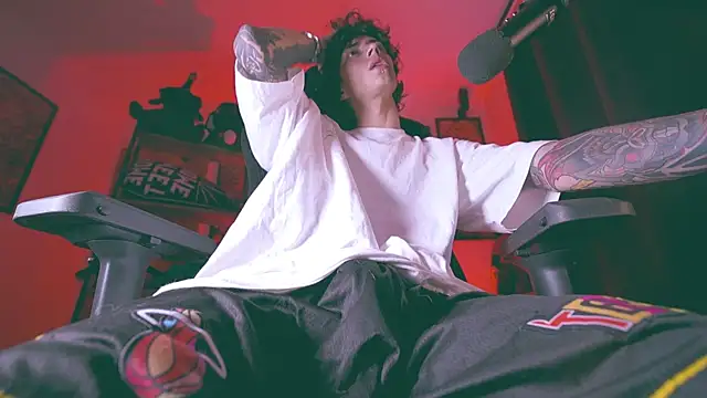 Olliver   y online show from July 7, 3:17 am