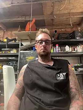 WIDBIGWHITECOCK online show from June 18, 8:58 pm