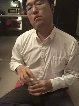 W0Ijn online show from April 14, 2:05 pm