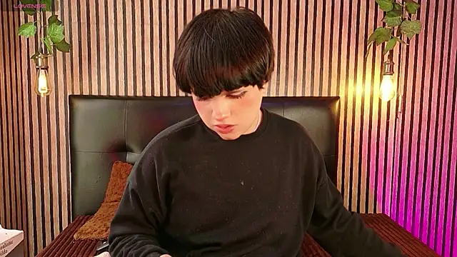 Hiddenhotcake online show from April 23, 7:05 pm