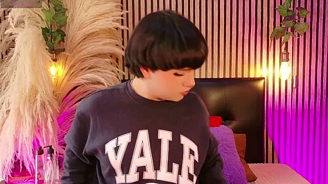 Hiddenhotcake online show from April 24, 8:00 pm