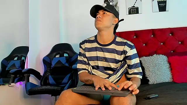 Liamsubtle01 online show from April 23, 11:15 am