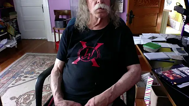 LickYourYoni online show from May 21, 8:24 pm