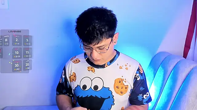 Theo Rowan online show from February 13, 8:14 pm