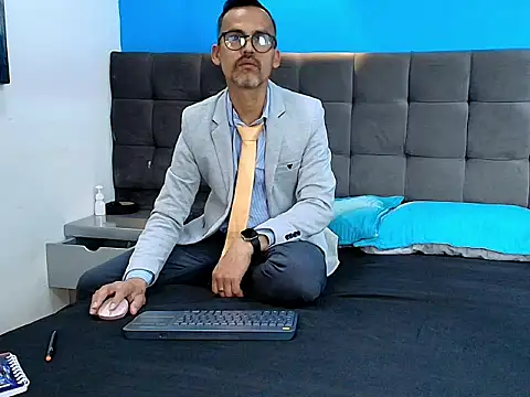 Oswalldo   online show from April 6, 11:44 am