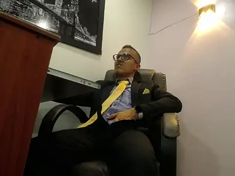 Oswalldo   online show from February 13, 11:59 am