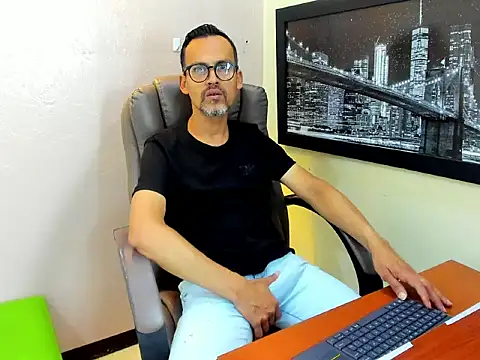 Oswalldo   online show from March 12, 12:13 pm