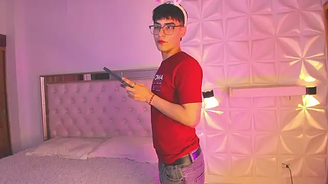 IamJuanJoc online show from February 4, 3:23 am