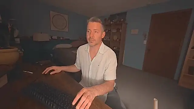 chrisw8140 online show from June 6, 4:18 am