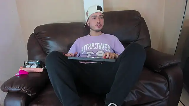 Salvattore Muller online show from April 23, 9:39 pm