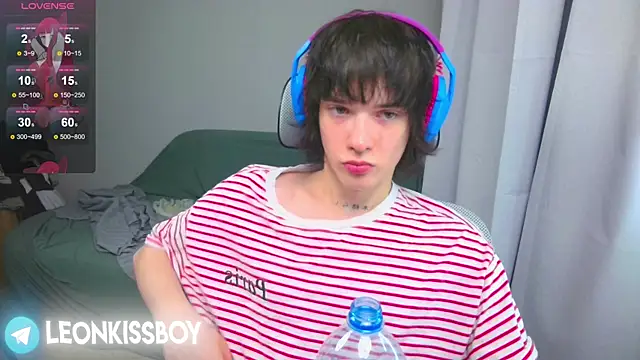 LeonBoykisser online show from April 20, 6:54 pm