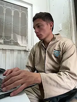 santiObrero online show from April 21, 3:51 pm