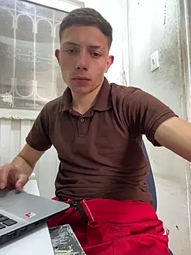 santiObrero online show from March 4, 8:05 pm