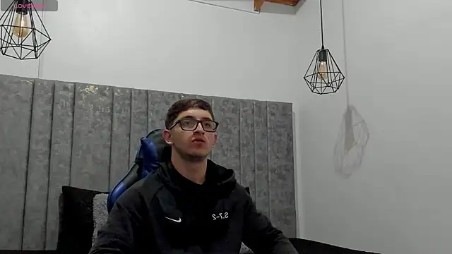 Calvin Hunter online show from April 22, 3:02 am