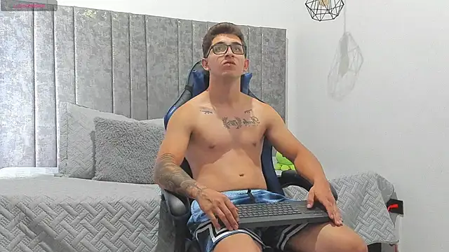 Calvin Hunter online show from July 29, 3:00 pm