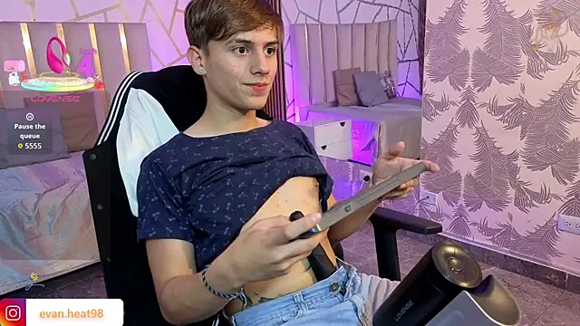 EVAN TAY online show from April 22, 3:24 am