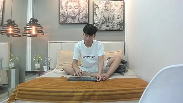 Raphael Nyon online show from March 7, 3:48 am