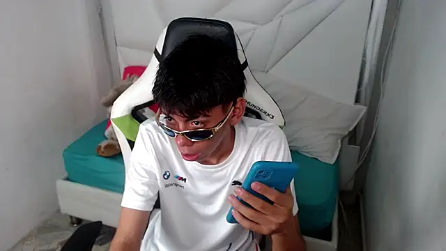 Liarr  online show from April 21, 3:34 am