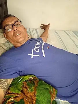 Carlos-0425 online show from May 11, 4:36 am