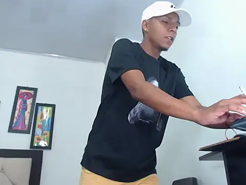 hotboyluxe online show from February 6, 3:03 am