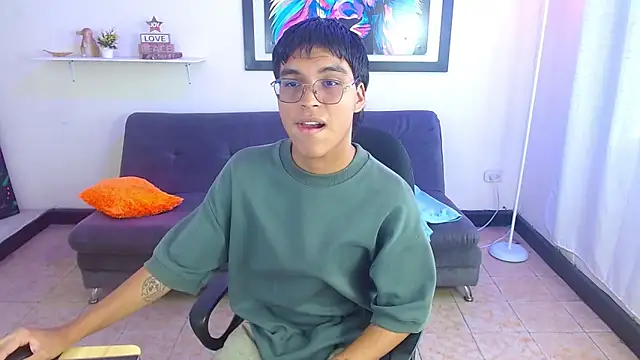 Maecum18 online show from April 20, 8:44 pm