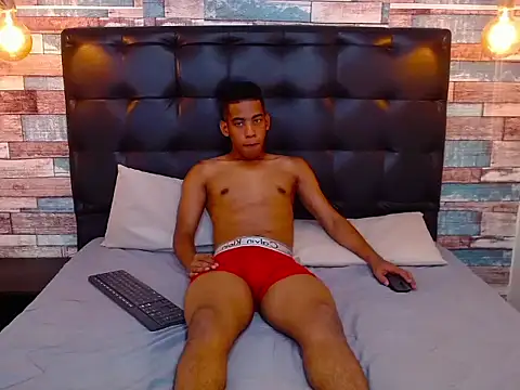 Luigi Ferrer online show from March 3, 2:19 am