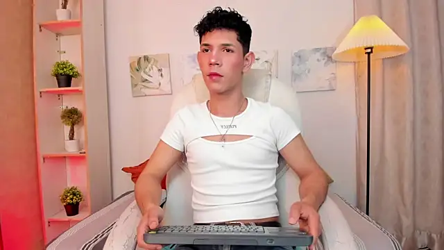 arlequiin  online show from February 10, 8:57 pm