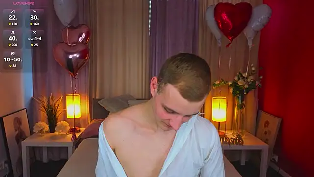 HereAlexColee online show from February 13, 2:44 pm