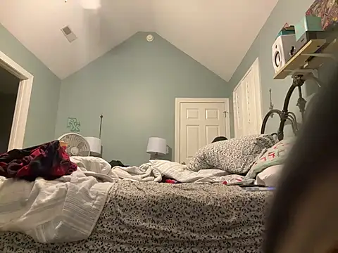 TrndSettr online show from February 28, 10:42 pm