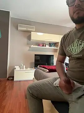 latinocalientehot online show from April 26, 1:41 pm