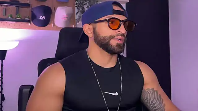 SamDornan51 online show from April 21, 1:42 am