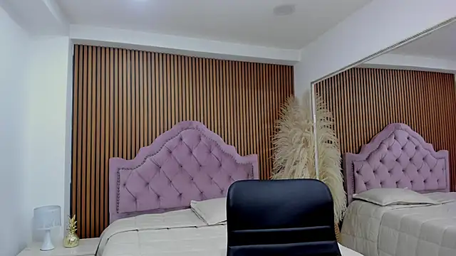 noahWolff  online show from March 9, 11:43 pm