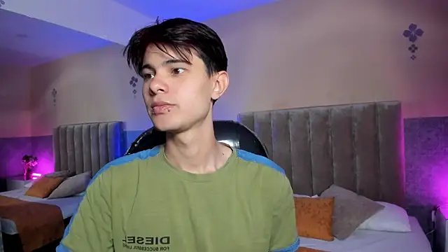 Derek Sinn online show from April 22, 8:13 pm