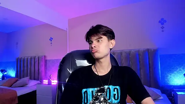 Derek Sinn online show from April 21, 1:42 am