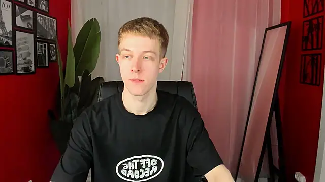 Dylan Norton online show from April 21, 10:32 am