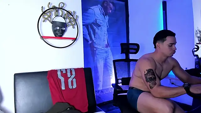 CRISTHIAN WOLF1 online show from July 18, 2:44 pm