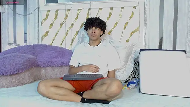 ian smith  online show from April 22, 11:37 am