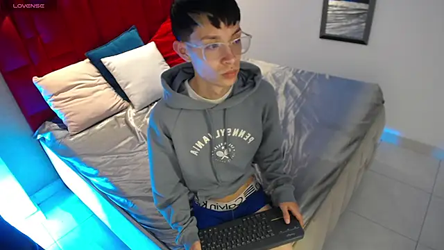 Skinny Office online show from March 9, 9:20 pm