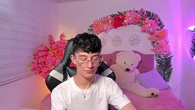 Patrick Howland  online show from April 23, 9:17 pm