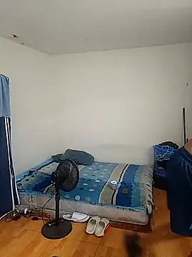 thom 1 online show from March 26, 5:17 pm