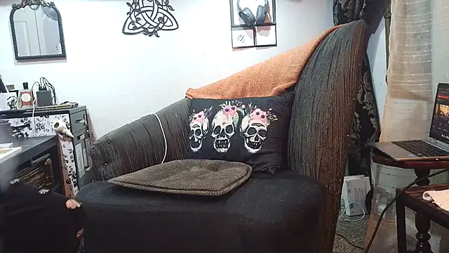 F D R  online show from April 26, 5:49 am