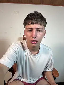 ARON LUXX online show from March 10, 3:23 am