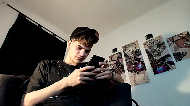 Jesshot bigcock20cm online show from April 21, 2:15 am