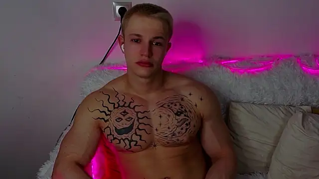 SterlingNoir online show from February 5, 8:38 pm