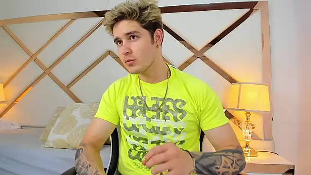 rayan linxx online show from April 21, 7:42 pm