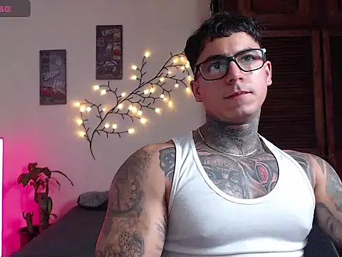 maxstrom111 online show from March 10, 3:29 pm