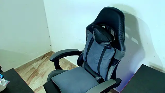 Xanderstone00 online show from March 7, 6:27 pm