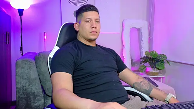  robertobaggioo online show from June 13, 5:16 am