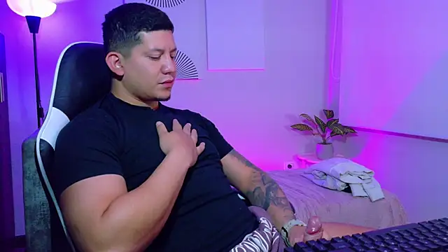  robertobaggioo online show from July 25, 12:46 pm