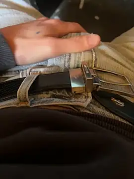 lechouilleur44 online show from April 6, 10:27 am